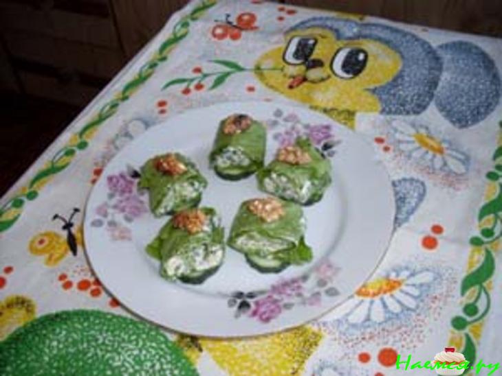 Рулетики из салата с овощами