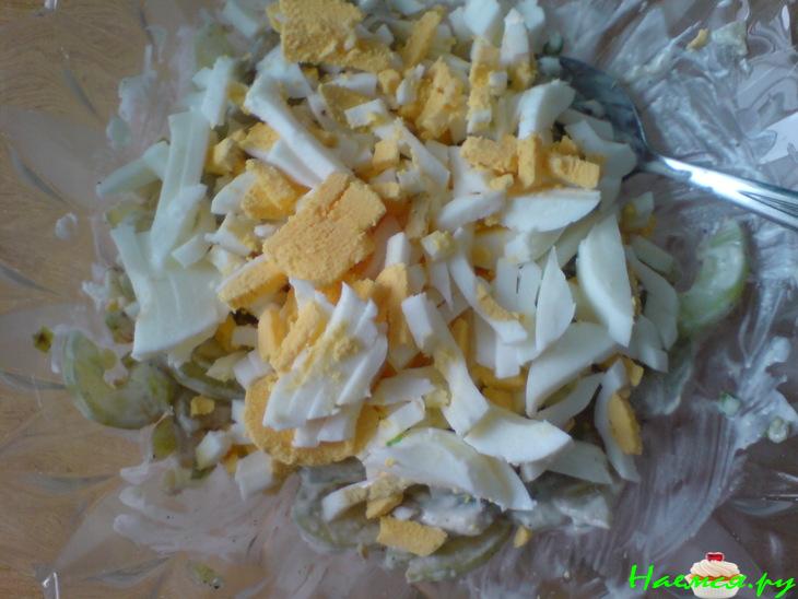 Салат из огурца и креветок