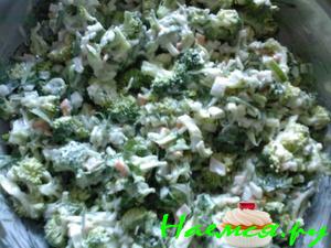 Салат 'Брокколи с крабовыми палочками'