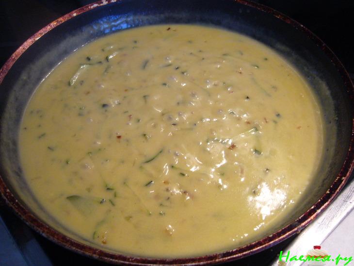 Яйца с соусом из цуккини с горчицeй