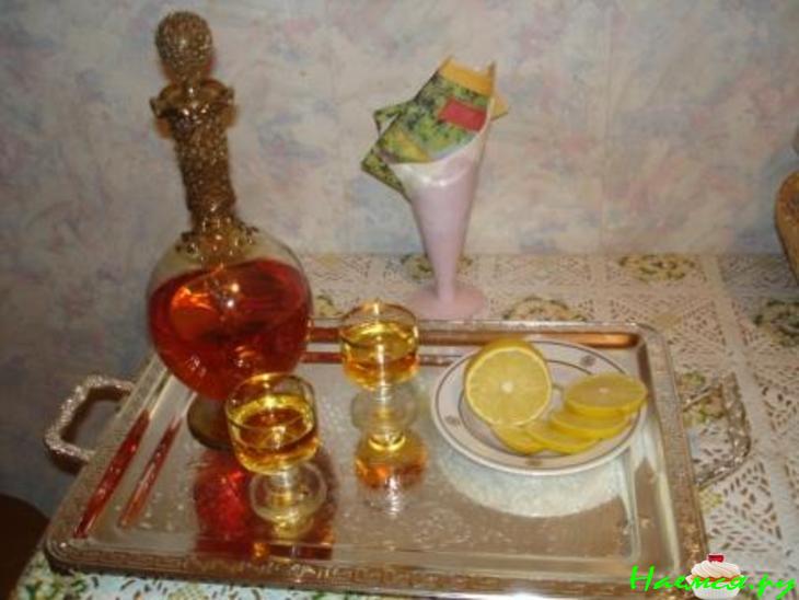 Розовый ликер