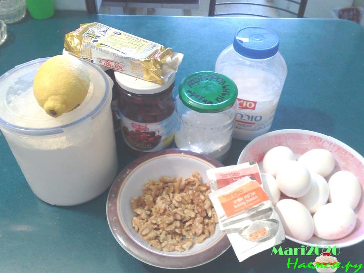 Вишневый пирог с орешками