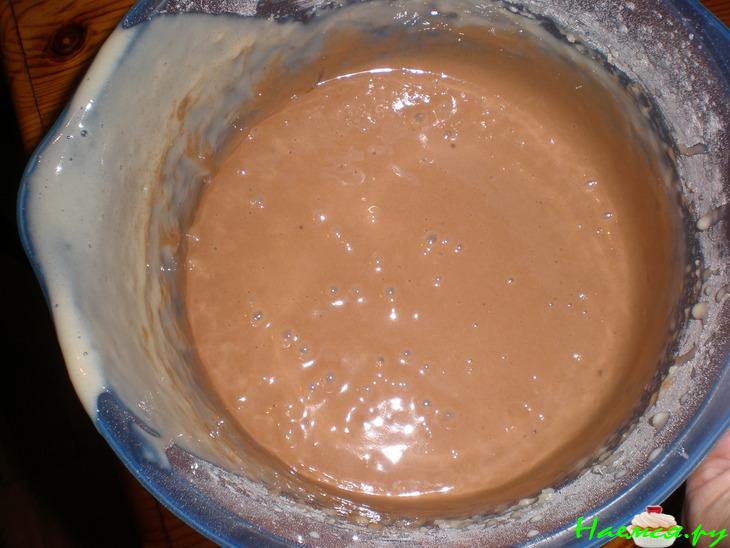 Торт "Сметанник" с орехами и шоколадом