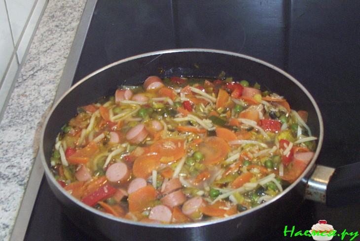 Овощи с рисом и паприкой