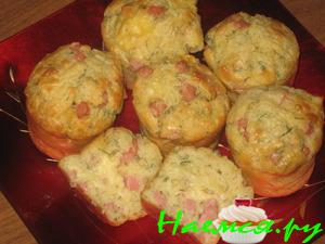 Маффины закусочные с колбасой и сыром