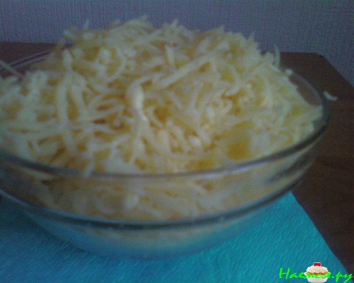 Мясо с ананасами и сыром