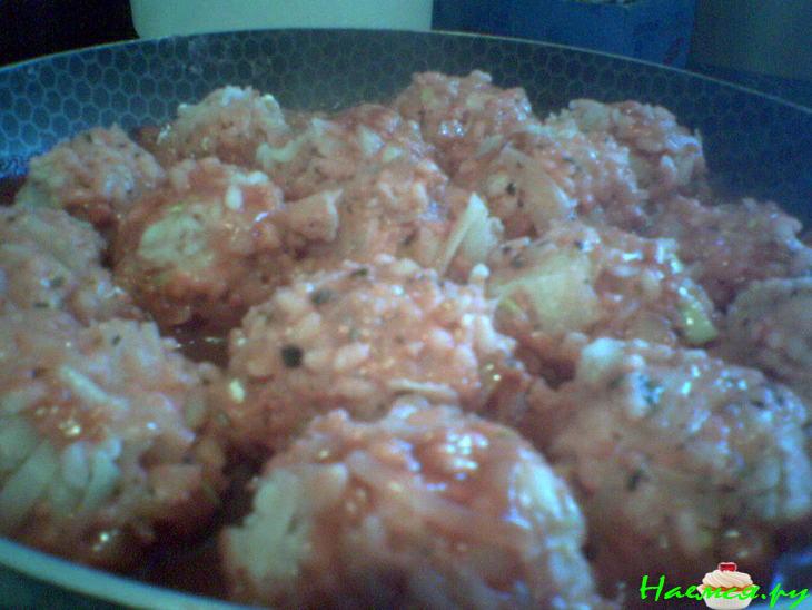 Ёжики в томатном соусе