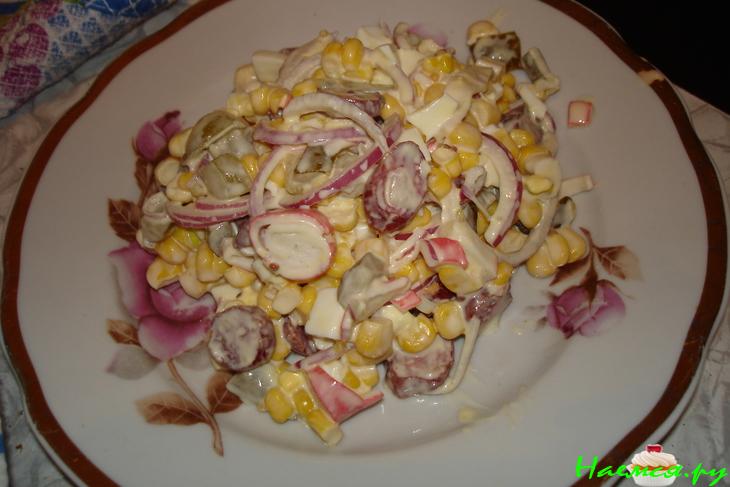 Радужный салатик с кукурузой Радужный салатик с кукурузой