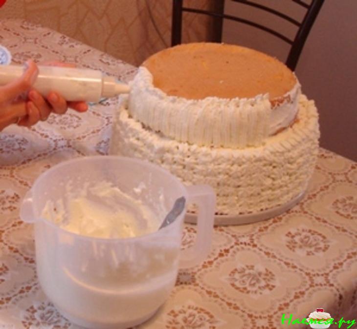 Торт "Лукошко с фруктами" со взбитыми сливками