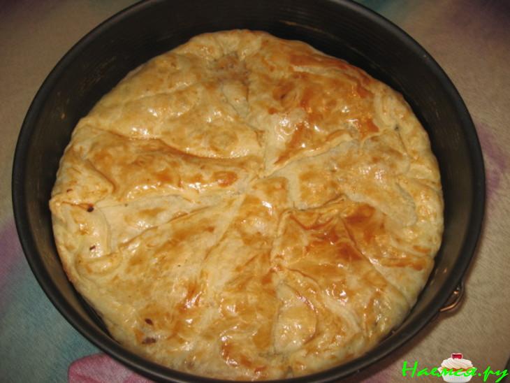 Пирог с капустой, фаршем и яйцом