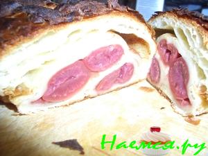 Слоеный рулет с вишней и корицей