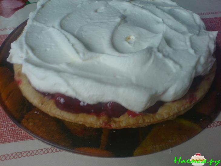 Вишнёвый торт из слоеного теста