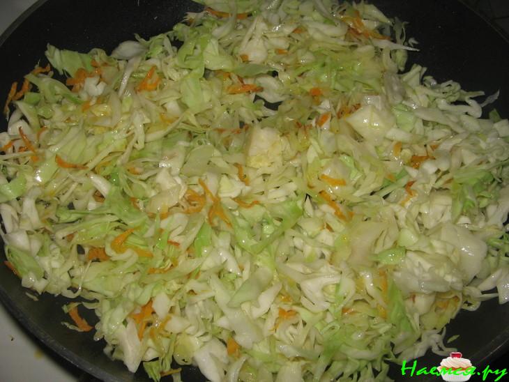 Суп с охотничьими колбасками и фасолью