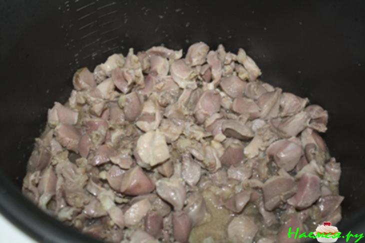 Куриные желудки в сметане