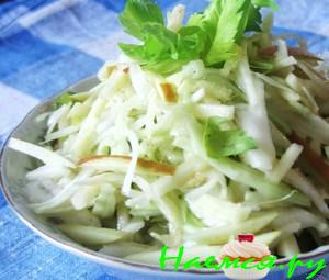 Капустный салатик с яблочками и имбирем