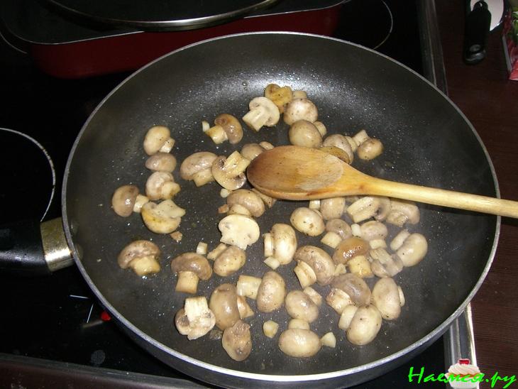 Пирог грибной с ветчиной и сыром