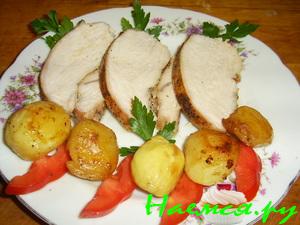 Грудка индейки запеченная с картошечкой Грудка индейки запеченная с картошечкой