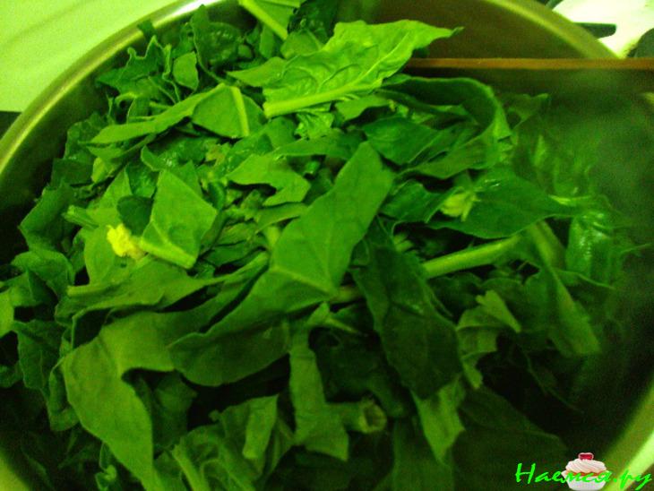 Кальмары, фаршированные шпинатом с рисом