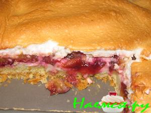 Сливовый пирог под миренгами Сливовый пирог под миренгами