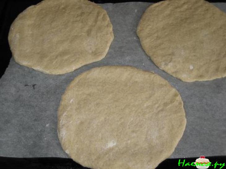 Ржаные дрожжевые лепешки с медом