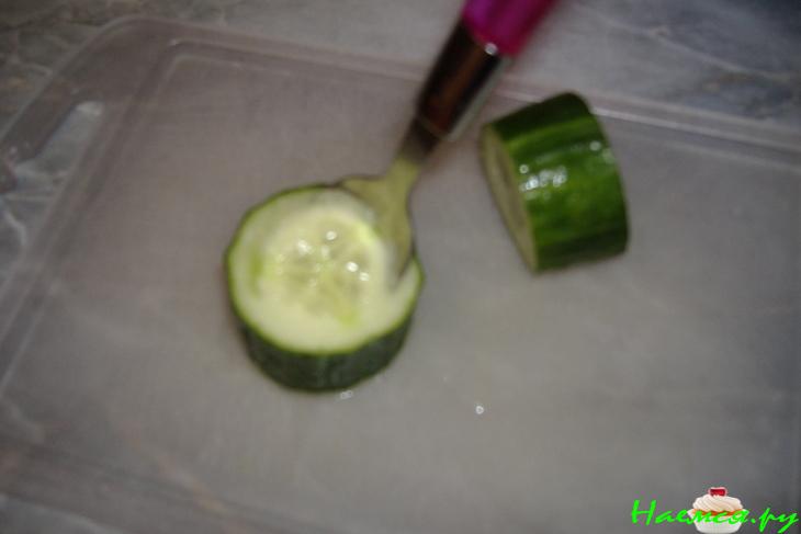 Закуска на огурцах