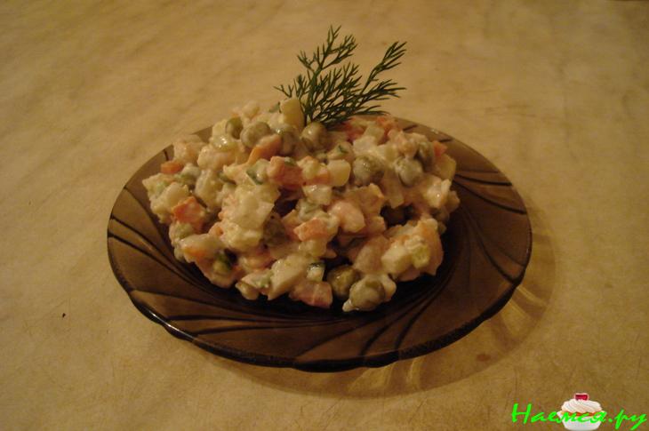 Салат из креветок с овощами