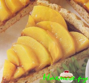 Персиковый пирог со сливовым джемом