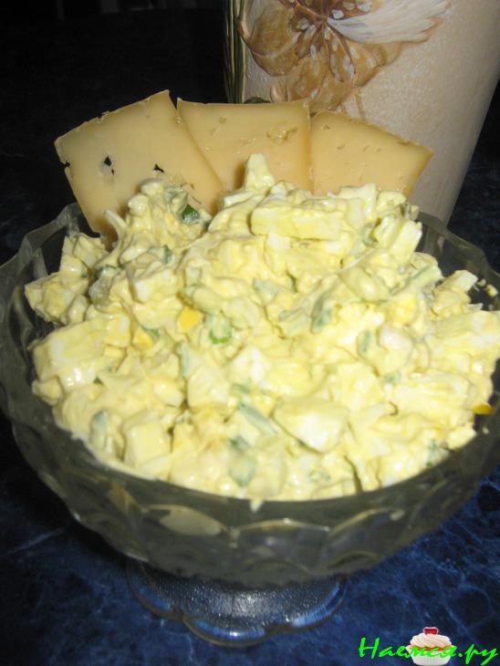 Яичный салат с зеленым луком