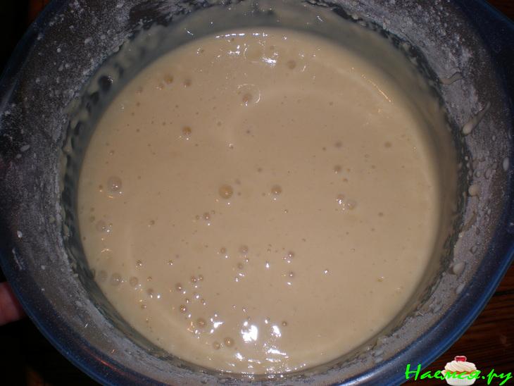 Торт "Сметанник" с орехами и шоколадом