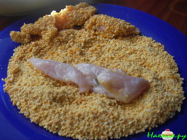 Курица с хрустящей лапшой и кунжутом