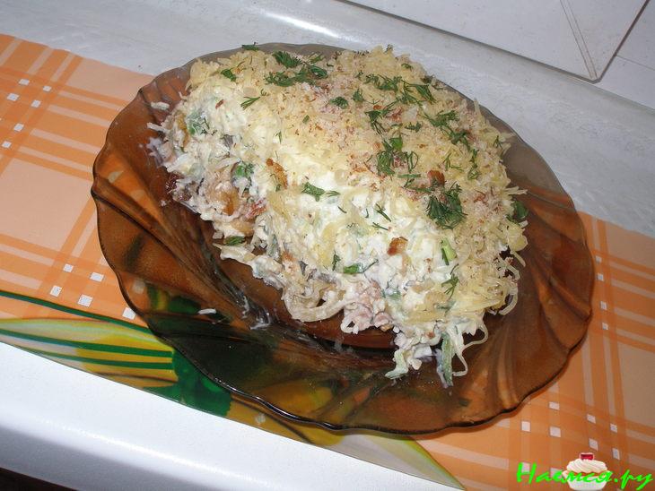 Салат слоеный "Нежность" с копченой куриной грудкой