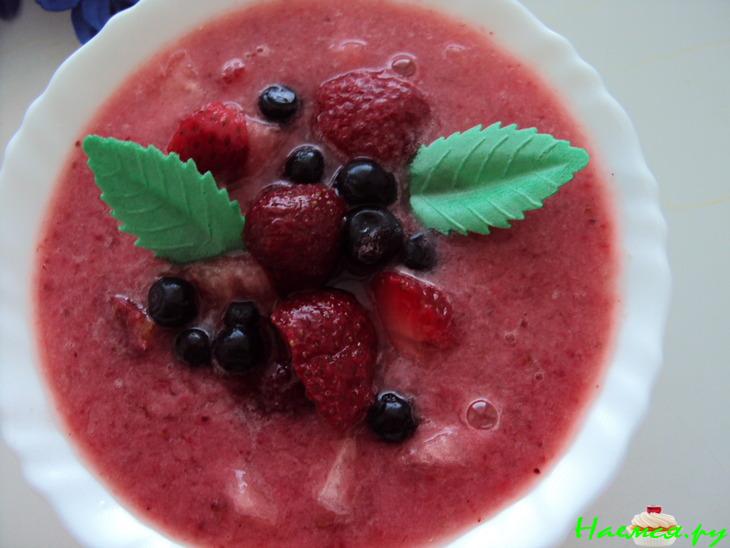 Гаспачо из арбуза и клубники