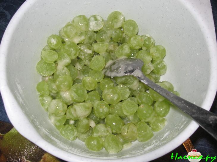 Слойки с виноградом