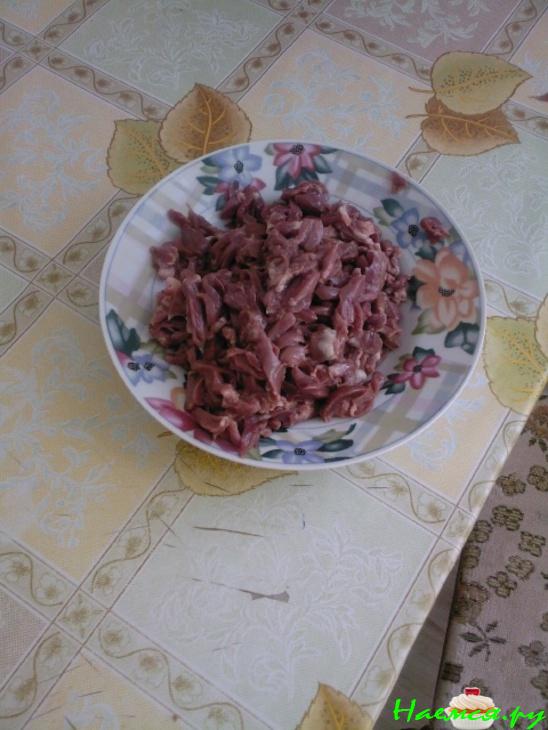 Салат из рисовой лапши с овощами и сердечками