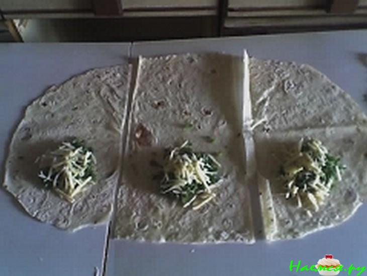 Кутабы из лаваша с зеленью и сыром