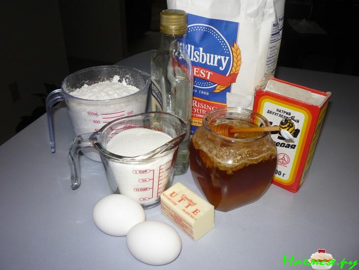 Торт 'Медовик' со сметанным кремом в глазури