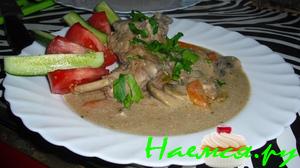 Кролик в сметане