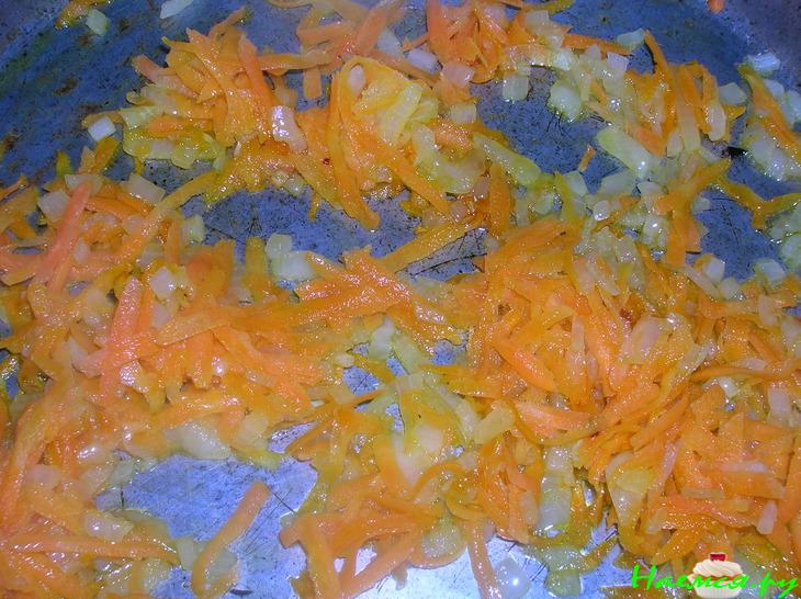 Густой чечевичный суп с копчеными свиными ребрышками Густой чечевичный суп с копчеными свиными ребрышками