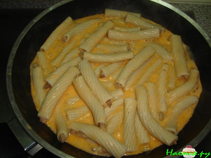 Макароны с котлетой по-хитрому