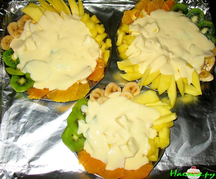 Гратинированные тропические фрукты с творогом