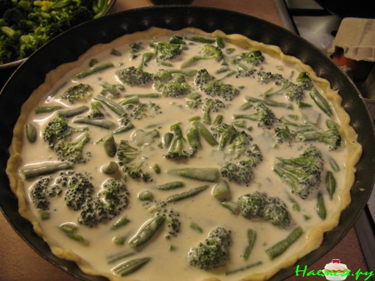 Киш с куриными потрошками, зеленой фасолью и брокколи Киш с куриными потрошками, зеленой фасолью и брокколи