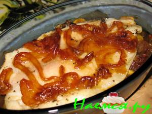 Рыбка на карамелизированном луке