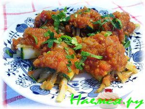 Рулетики из цуккини с кольраби