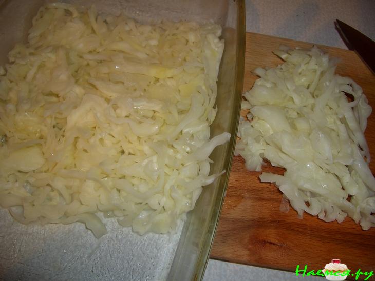 Запеканка с рыбой, картошкой и свежей капустой