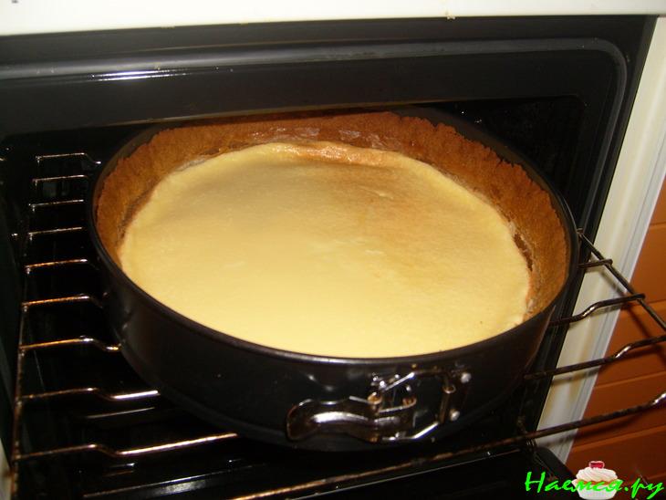 Ванильно-клубничный торт-чизкейк