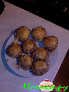 Ватрушки из говядины и свинины с начинкой из сыра