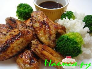 Куриные крылышки в глазури из соевого соуса, меда и рисового уксуса