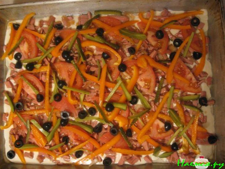 Пицца домашняя с колбаской