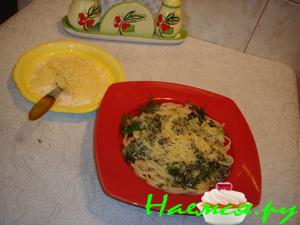 Спагетти под соусом из зеленого лука с мятой