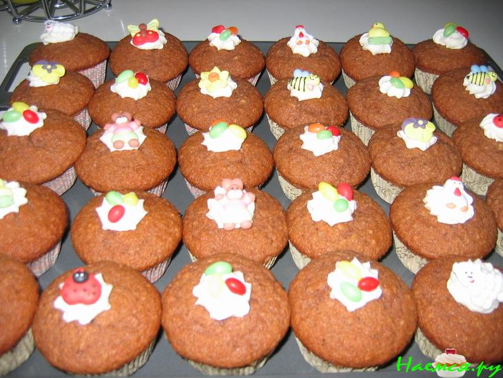 Банановые маффины с орехами